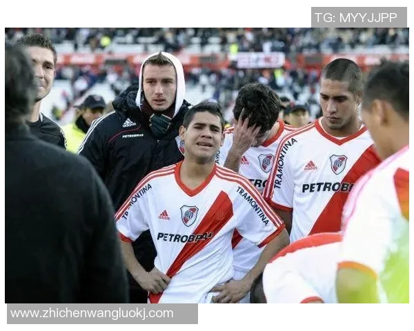 重庆足球队的配合风格深度解析与其他球队的对比分析